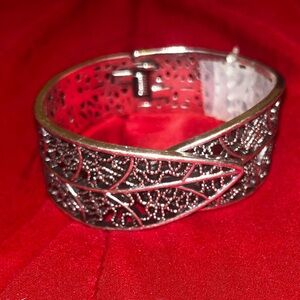 Leaf bracelet